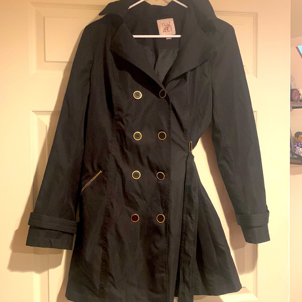 Roz and Ali rain jacket. Great condition!